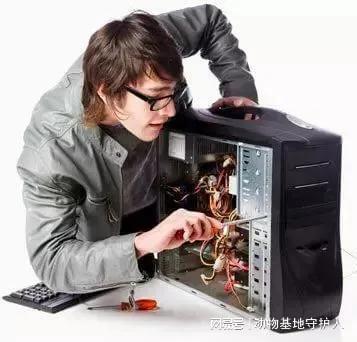 從維修匠到創造者 一名男子親手打造手機與電腦的非凡之旅